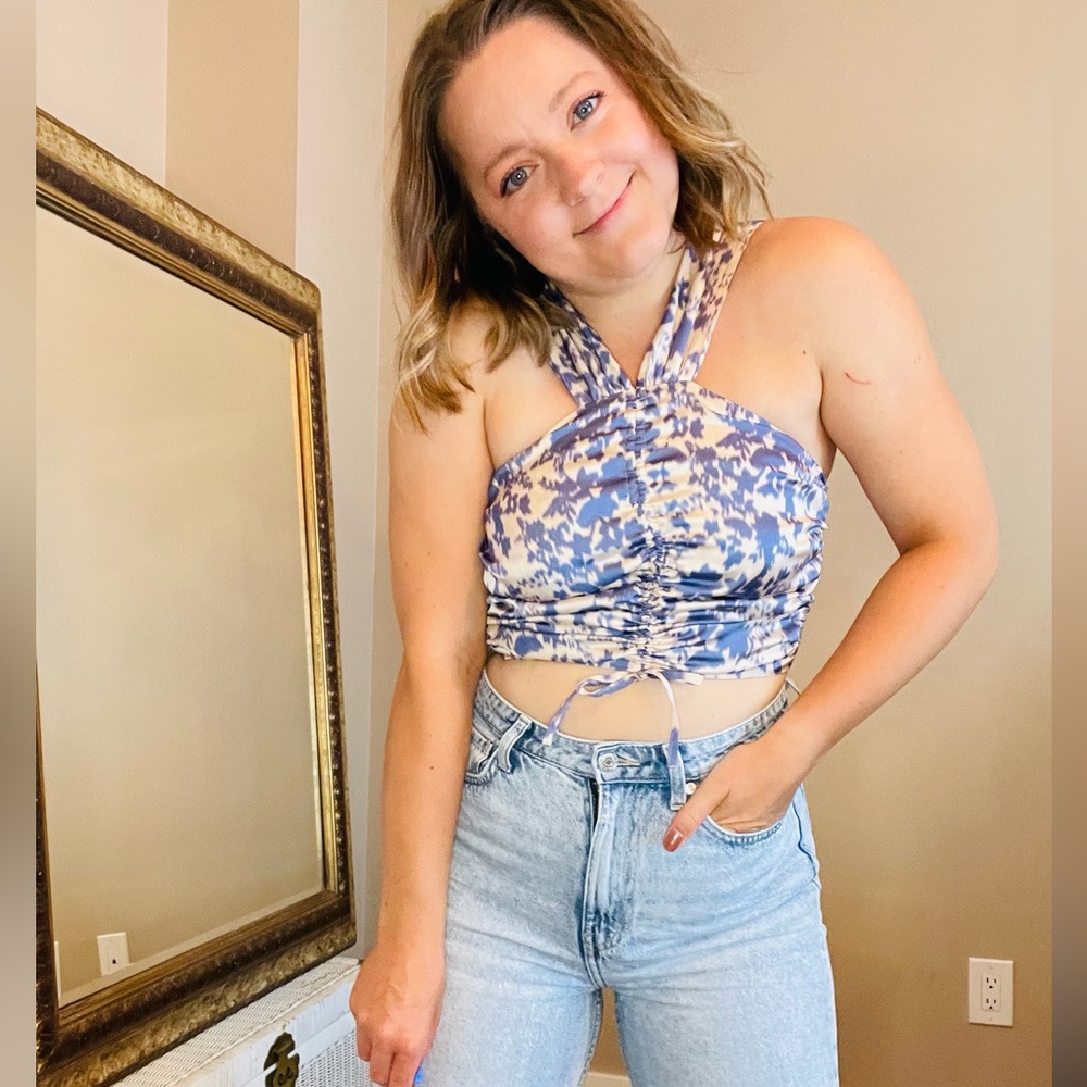 3/$25 🖤 Cropped Silky Printed Tank